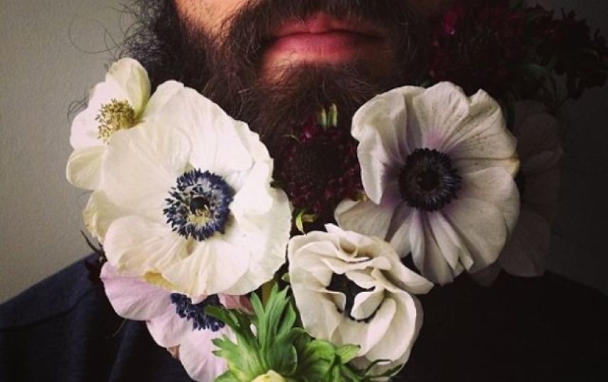 flores en la barba moda