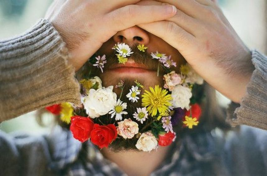 flores en la barba moda
