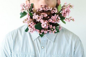 flores en la barba moda