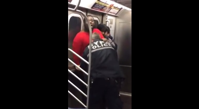 hombre arrestado por quedarse dormido en el metro