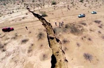 #VIDEO: Se Abre La Tierra En México, Aparece Grieta de 1Km 