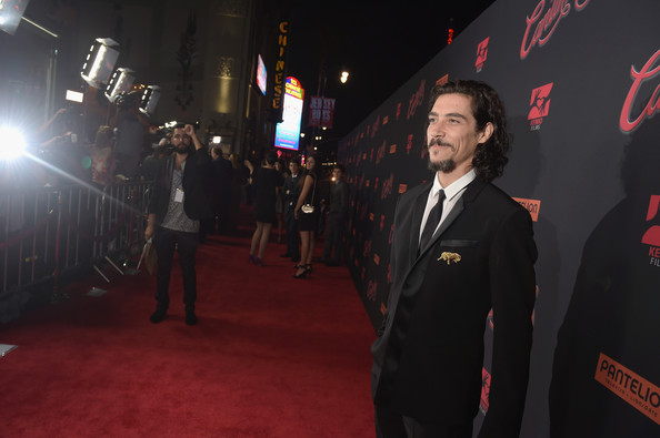 Oscar Jaenada en la alfombra roja, actor español que da vida a Cantinflas 