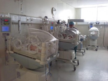 incubadoras recién nacido hospital