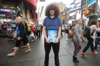 El hombre más peludo y esponjado afro 1