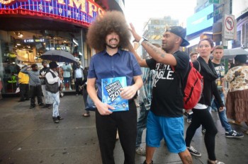 El hombre más peludo y esponjado afro 11