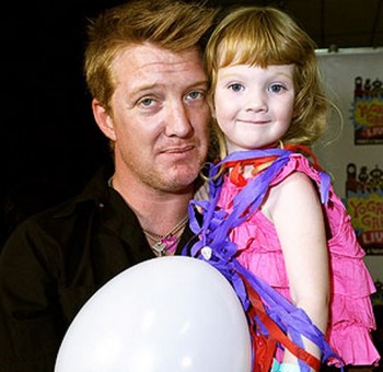 Josh Homme y su hija Queen of the Stone Age