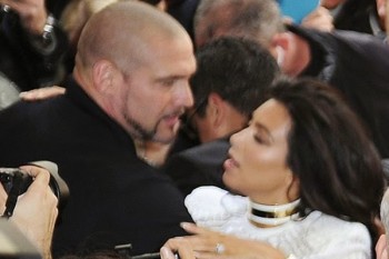 agresión a kim kardashian