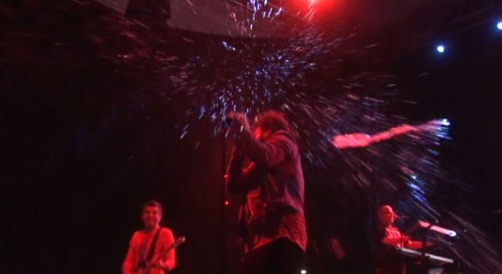 amigos invisibles botellazo