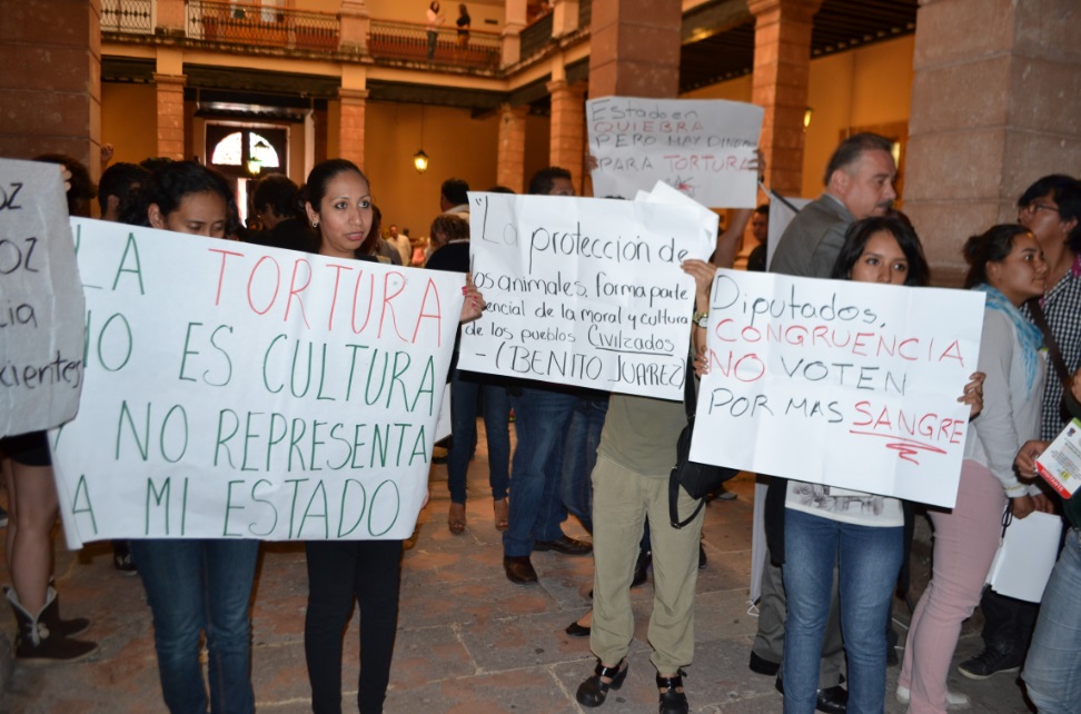 animalistas manifestación vs tauromaquia Congreso del Estado Morelia