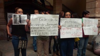 animalistas se manifiestan en el congreso2