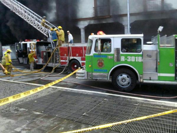 bomberos incendio mercado Tariácuri Uruapan