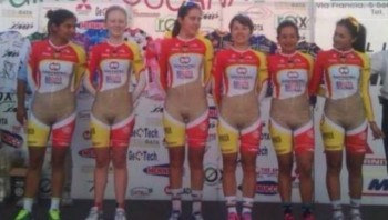 ciclistas colombianas con uniforme hot