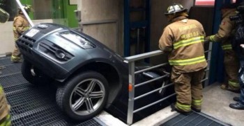 coche cae en elevador