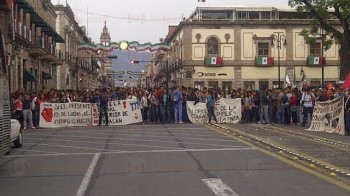 estudiantes y normalistas bloquean la madero mimorelia