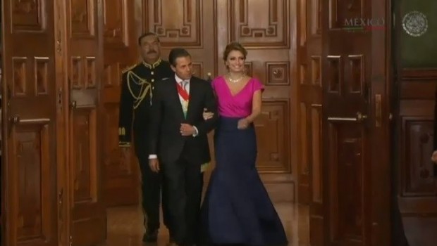 grito gaviota vestido peña nieto