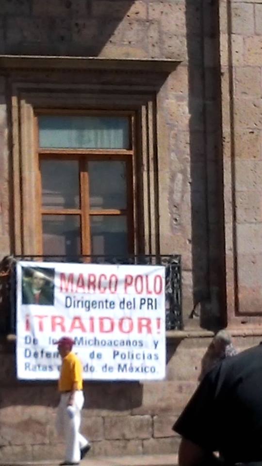 Marco Polo traidor lona manifestación ex policías Morelia