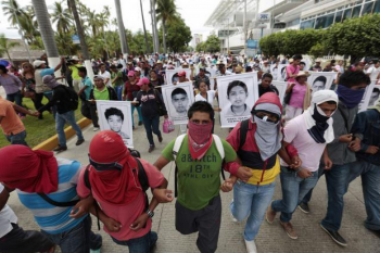 Megamarcha En Acapulco En Apoyo A Los Estudiantes De Ayotzinapa