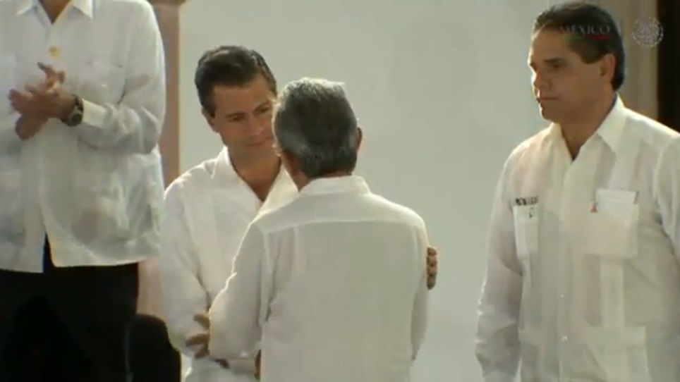 Peña Nieto y Salvador Jara en Apatzingán 2014