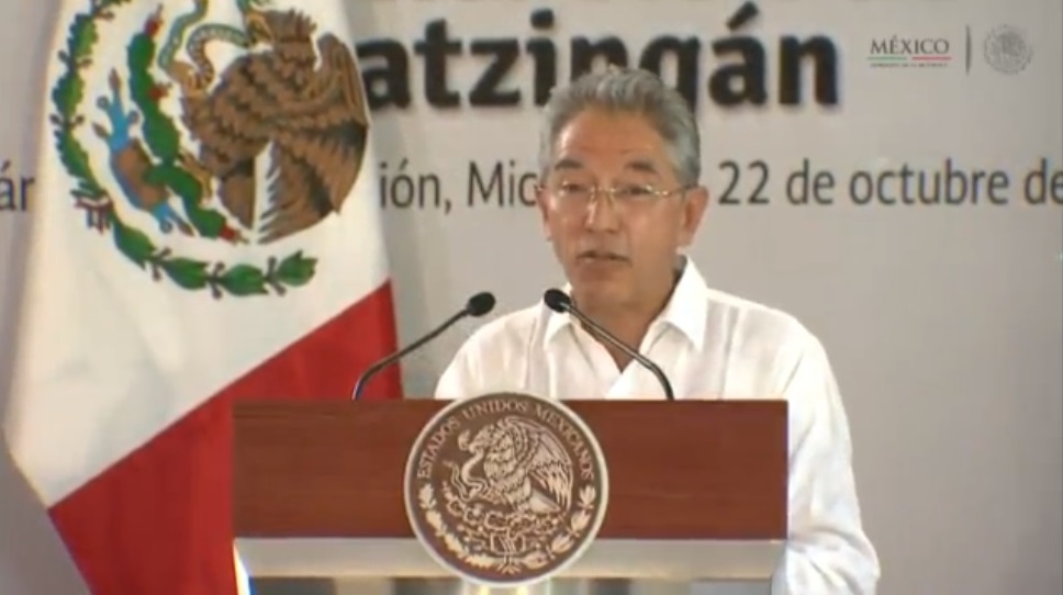 Salvador Jara evento en Apatzingán con Peña Nieto