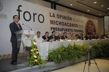 Silvano Aureoles foro Morelia