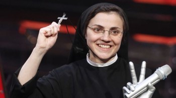 Sor Cristina La Voz