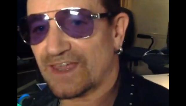 U2 canta a Charly García