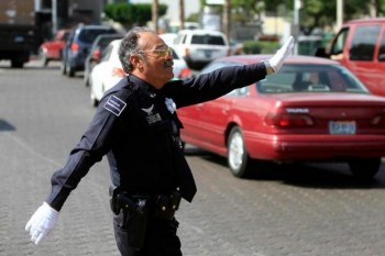 agente de tránsito bailador Baja California