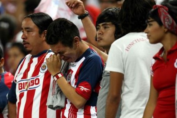 chivas aficionado llorando