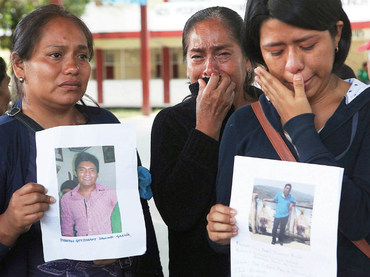 desaparecidos ayotzinapa familia