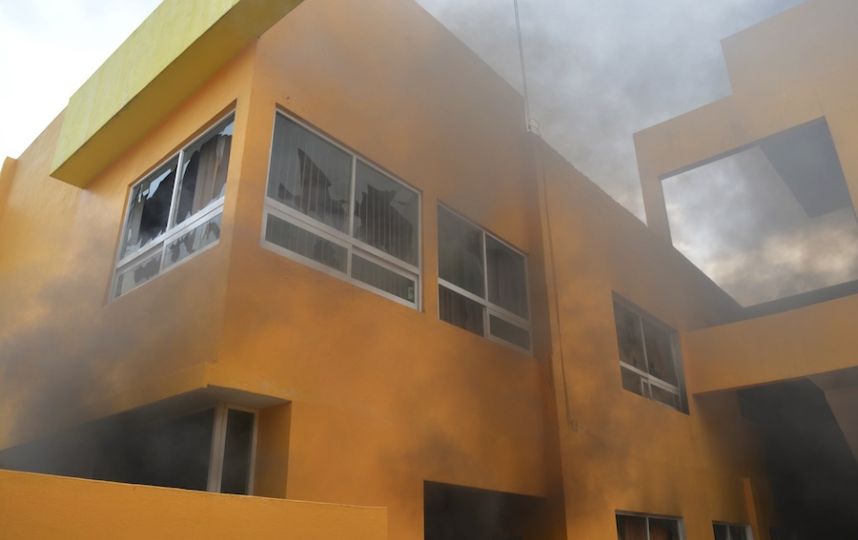 incendian maestros sede del PRD en Guerrero 5