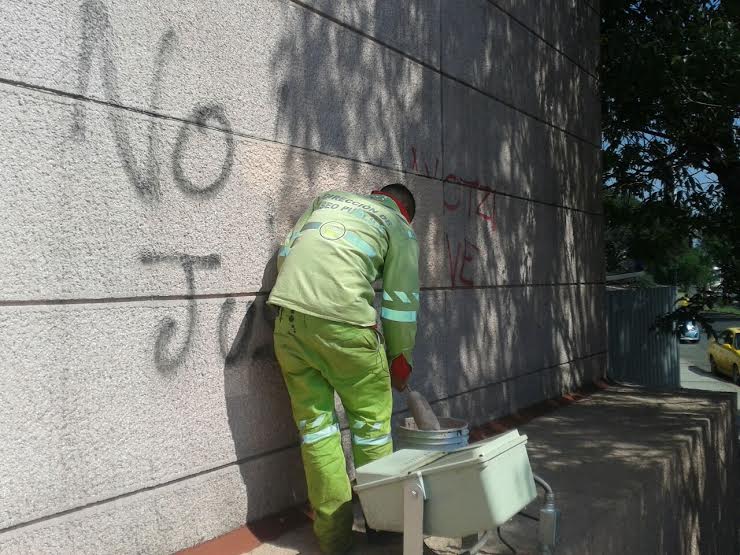 limpieza grafitis normalistas Morelia 2