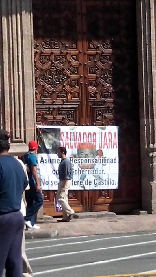 manifestación ex policías Palacio de Gobierno Salvador Jara Castillo lona