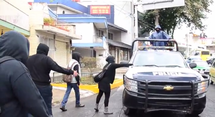 normalistas agresión patrulla xalapa ayotzinapa