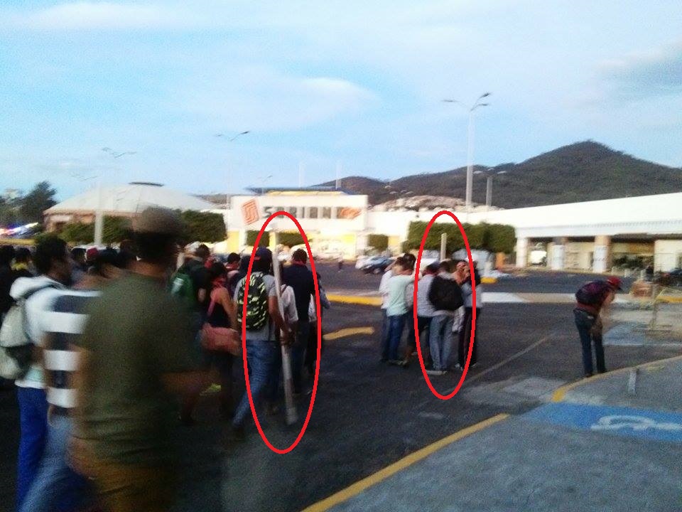 normalistas bloquean Plaza Morelia 2