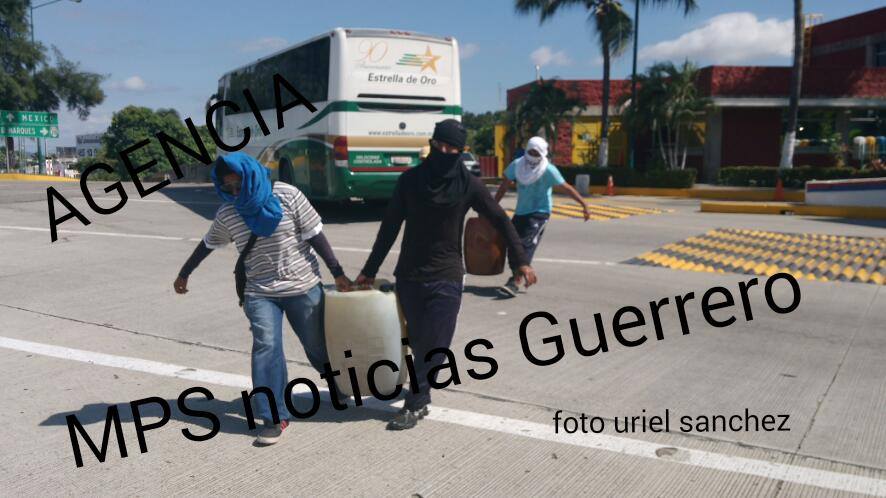 normalistas de guerrero robando gasolina