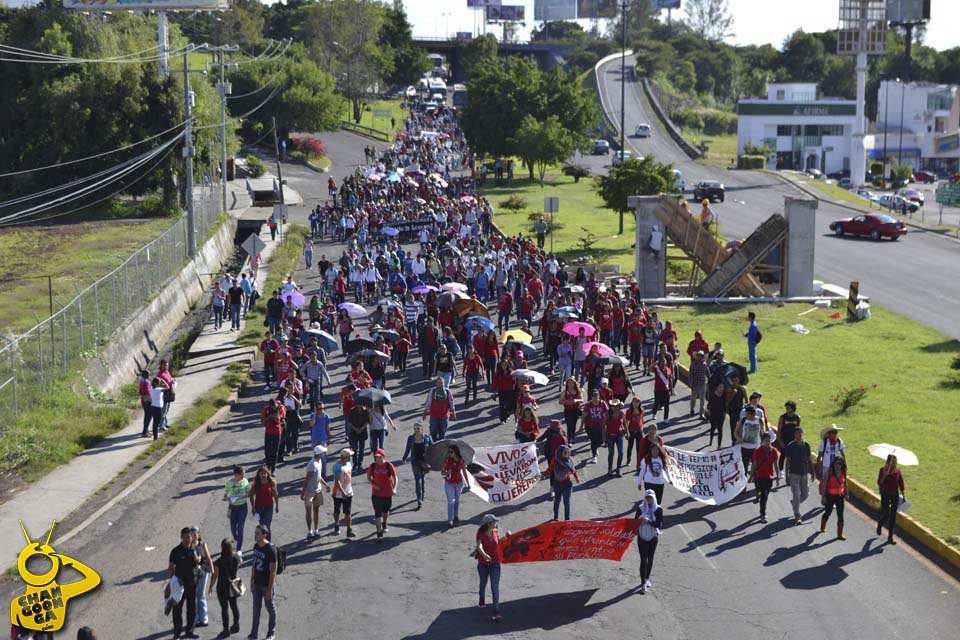normalistas marcha La Huerta Morelia