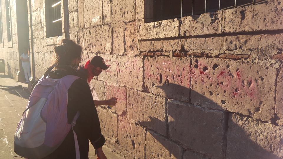 normalistas morelia manifestación ayotzinapa centro grafiti cantera
