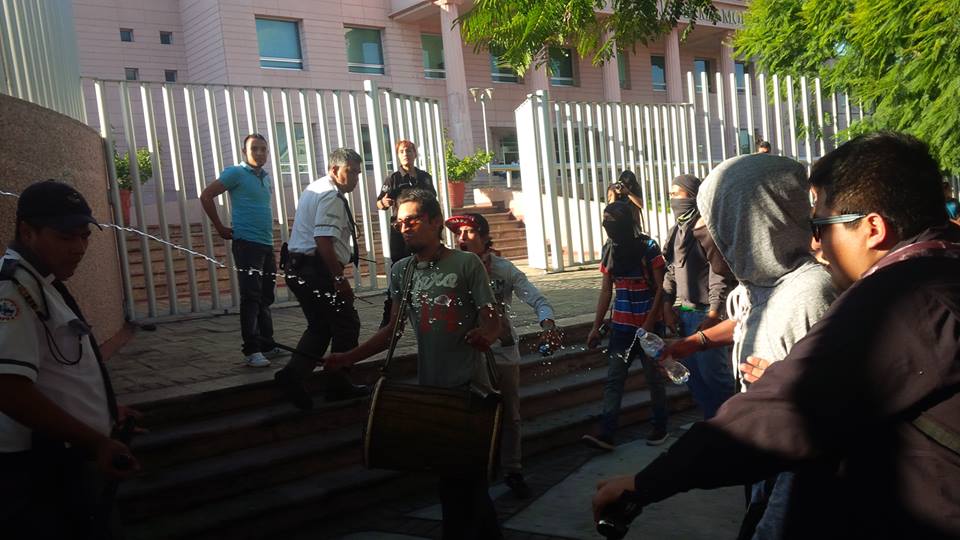 normalistas morelia manifestación ayotzinapa pelea palacio justicia