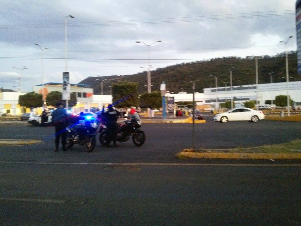 polis bloqueo Plaza Morelia