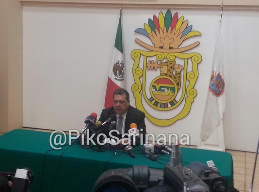 Ángel Aguirre presenta licencia como gobernador de Guerrero