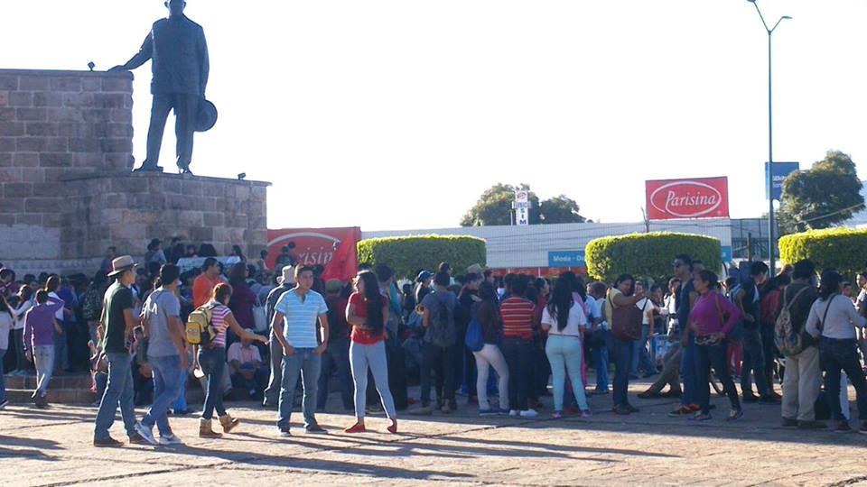 Marcha Ayotzinapa Vive Lista Para Comenzar En El Monumento