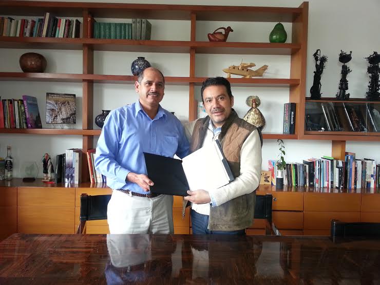 Roberto Monroy y Presidente Municipal de Tzintzuntzan José Gerardo Villagómez Calderón
