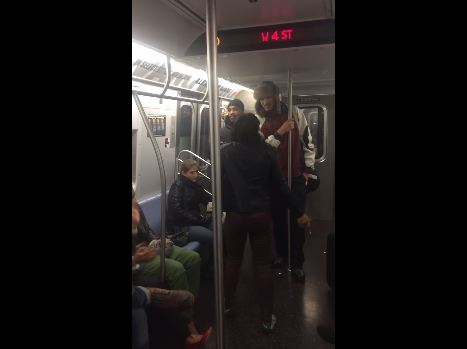 Video: Sorprendente Cachetadón Que Termina En Trifulca Dentro De Un Vagón Del Metro