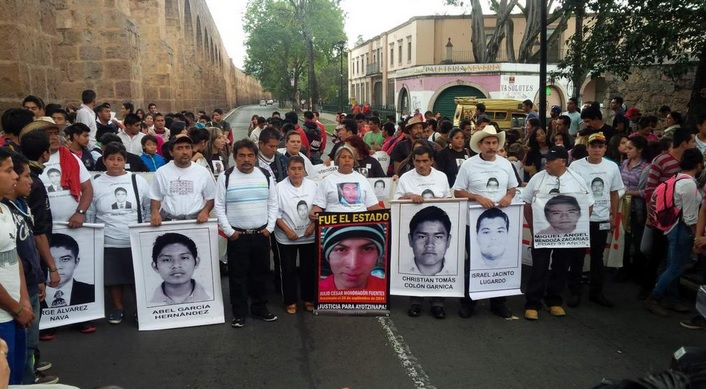 caravana normalistas morelia ayotzinapa marcha padres