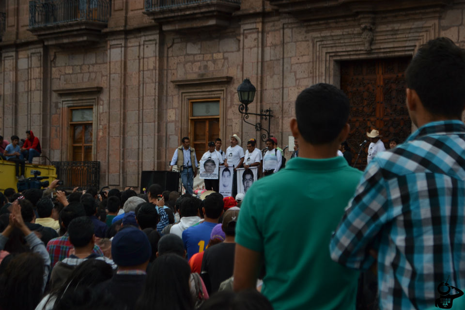 caravana padres de normalistas de Ayotzinapa en Morelia 12