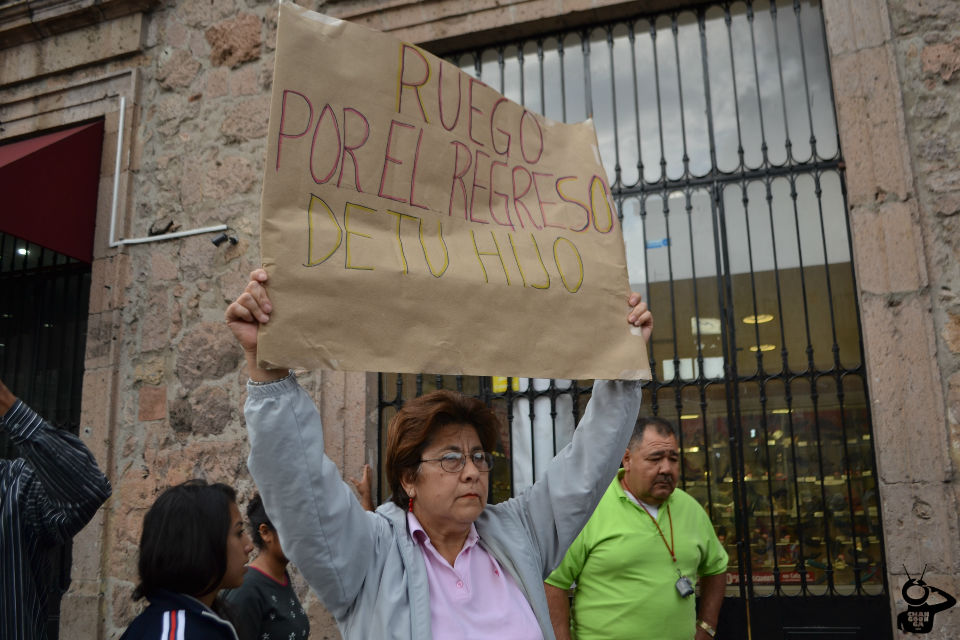 caravana padres de normalistas de Ayotzinapa en Morelia 4