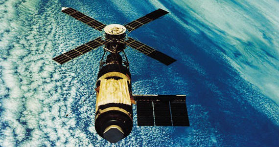 satélite sobre el mundo