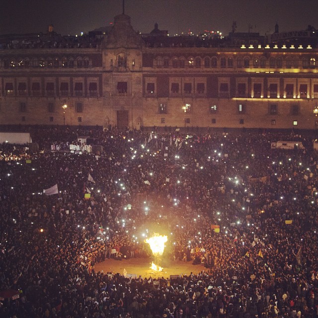 zocalo capitalino manifestación ayotzinapa