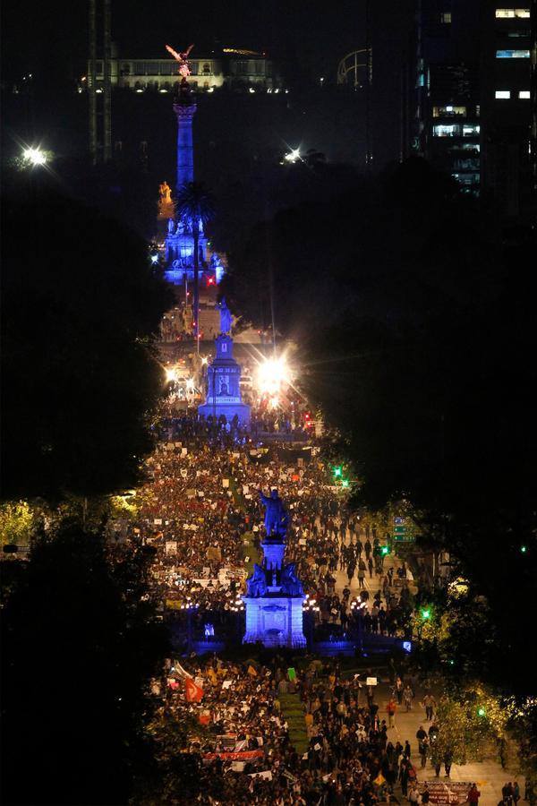 zócalo manifestación por ayotzinapa2