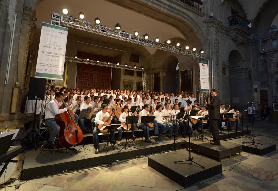 Coro Monumental Y Oorquesta De Guitarras “Suma De Voluntades” Morelia